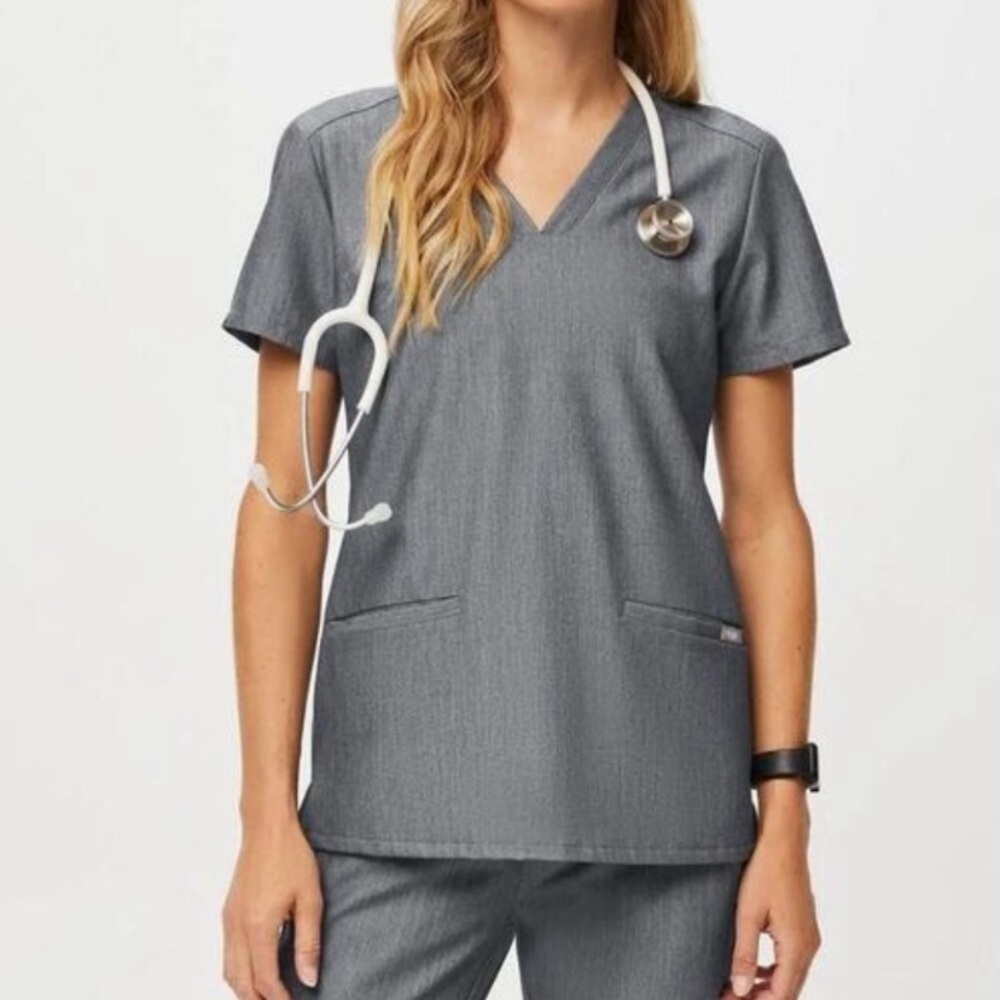 FIGS Technical Collection Casma 3 Pocket Scrub Top in Graphite | S